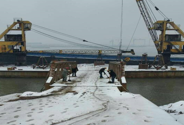 抗冰雪 战严寒全力以赴保障鄂钢保产需求